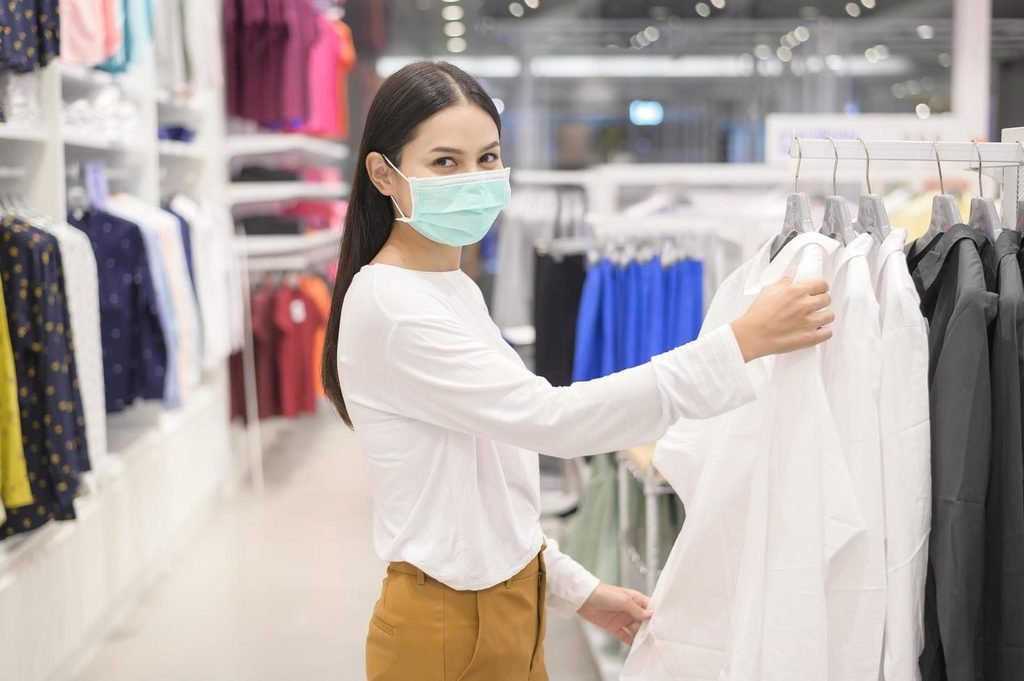 Plastic Free Clothes Shopping: What the Label Leaves Out